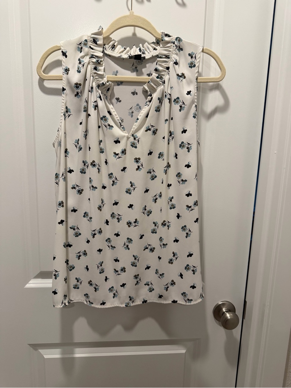 Ann Taylor White Floral Ruffle V-Neck Sleeveless Top